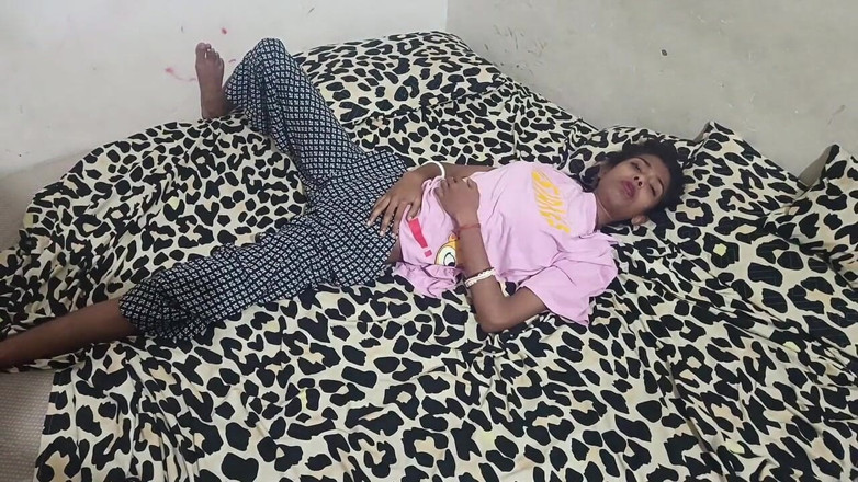 Truefuker: Fratele vitreg mă fute în camera mea