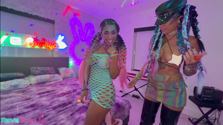 Rave Bunnys: Brian Omally Pounds Luna Colombiana Doggy as Mira Spreads Her...