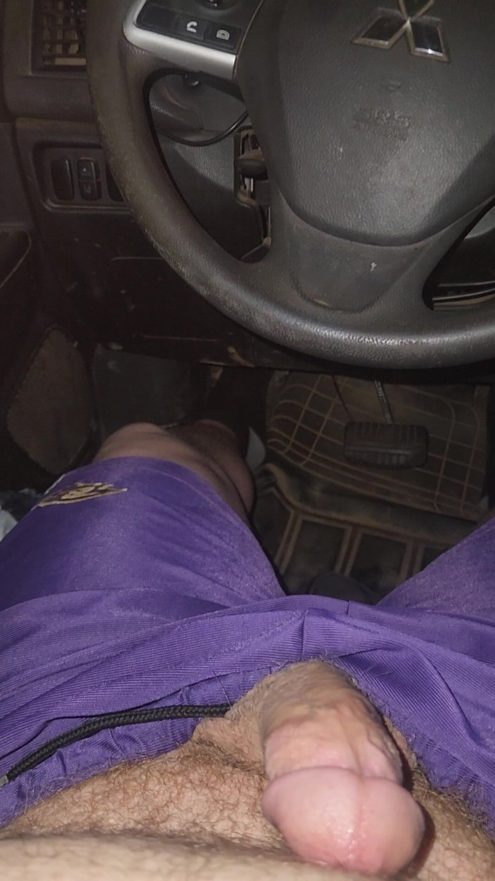 Djk31314: Met roze slipje aftrekken in mijn auto.