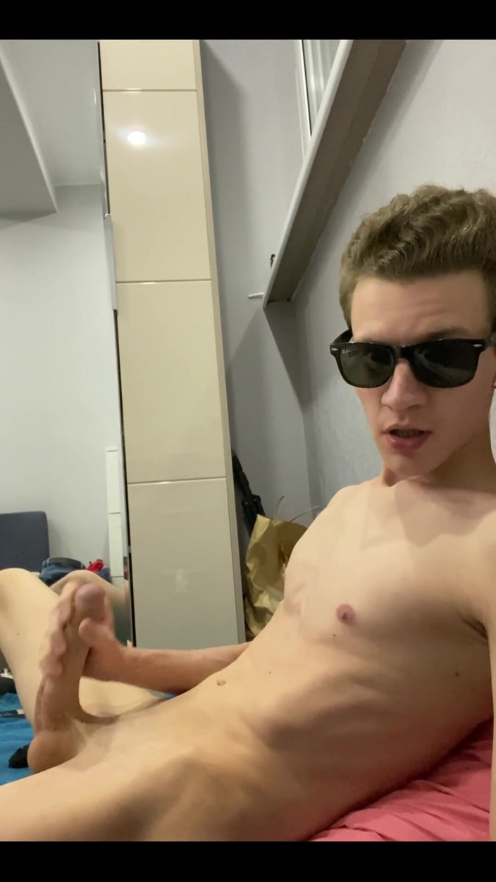 Tommy10boy: Do You Like My Red Underwear? Xd