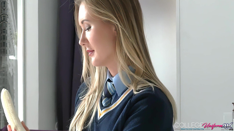 College Uniform: The Bananna主演sammi Tye