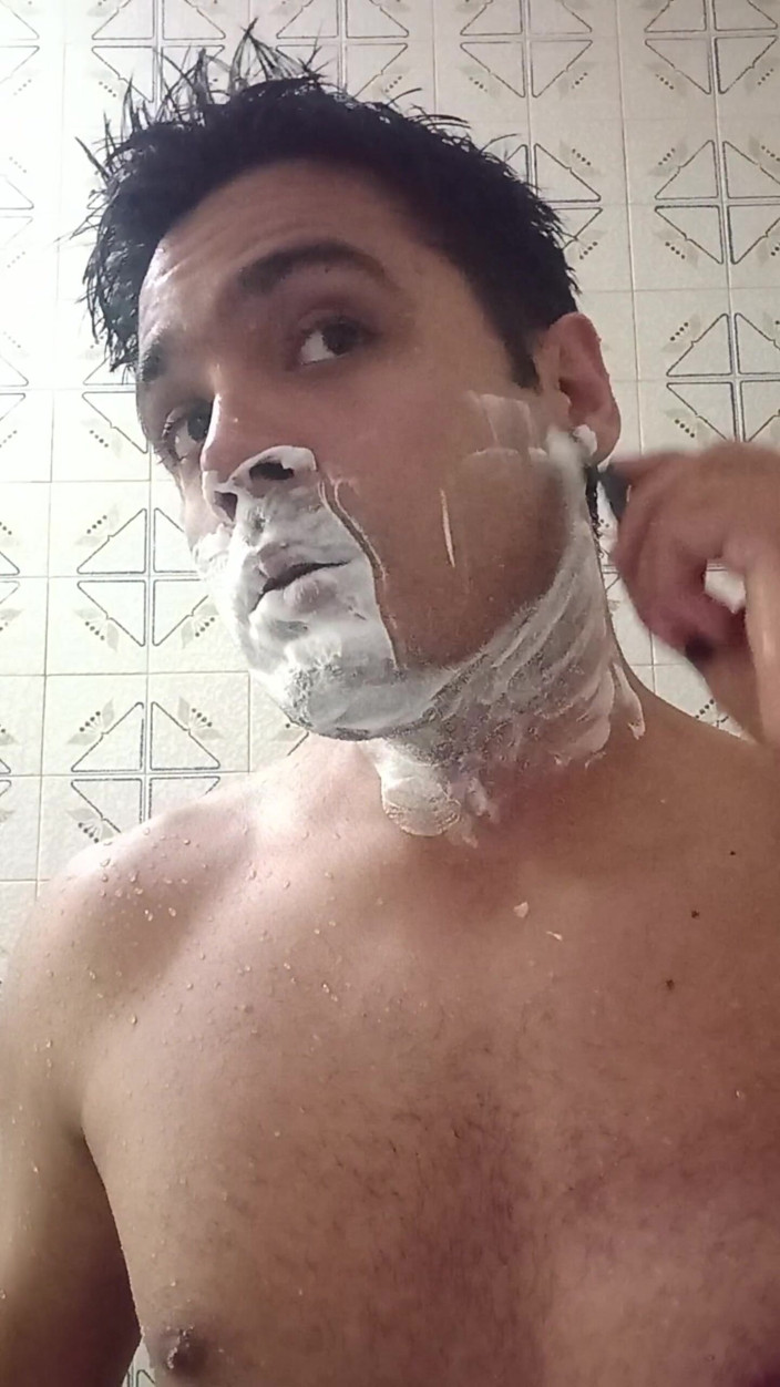 Guss: A Moreno Guy Alone in the Bathroom