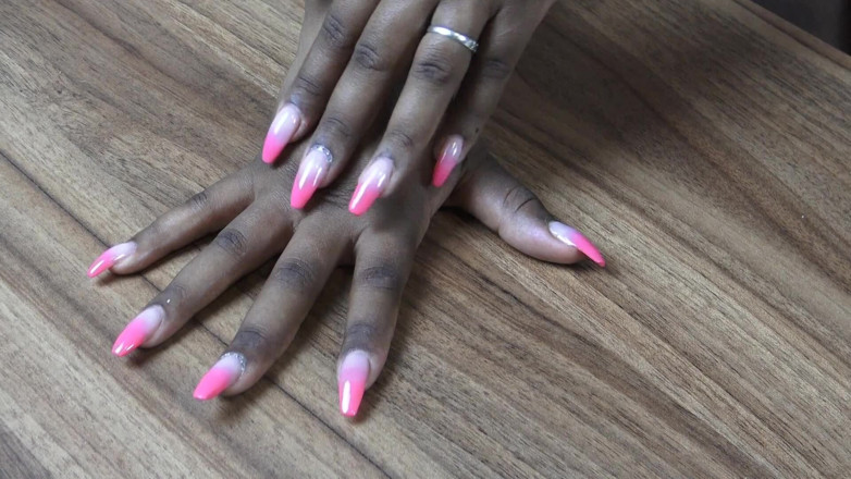 Solo Austria: Ebony hand &amp; finger nails fetish