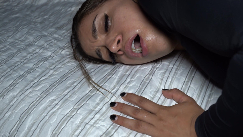 Knock Knock Club: Bunu önümde yapmalarına izin ver! Kız arkadaşım villa Anderson'ların sikişmesini görmek...