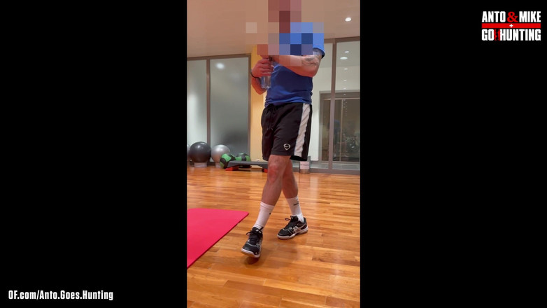 Anto goes hunting: Married Broker Fucks Mike After the Gym in Hotel Spa...