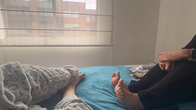 scarlettandc: 두 여자의 발싸움이 사랑합니다.