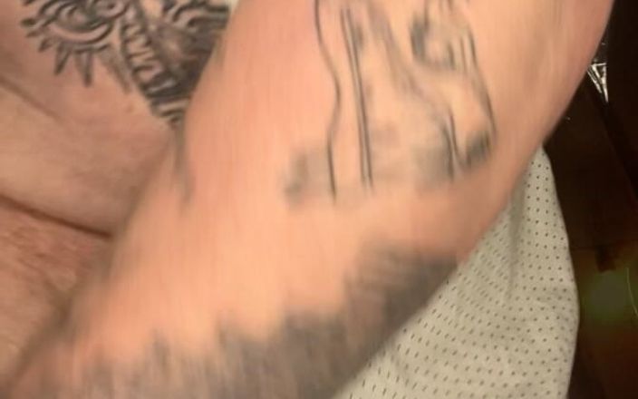 Tatted dude: Стриптиз с татуировками