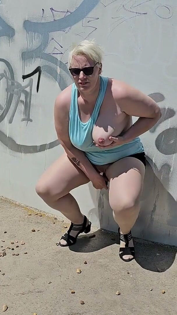 UserBitch1: Outdoor Fucked My Vibrator