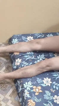 Dalam kegelapan malam, abang tiri meninggalkan adik tiri mertuanya dalam ketakutan.