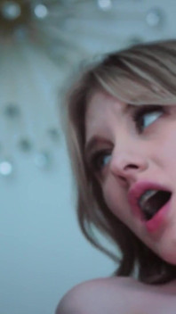 Jenna Starr nie uprawia jogi! Rozciąga swoją cipkę i relaksuje się, gdy jest zabawką erotyczną