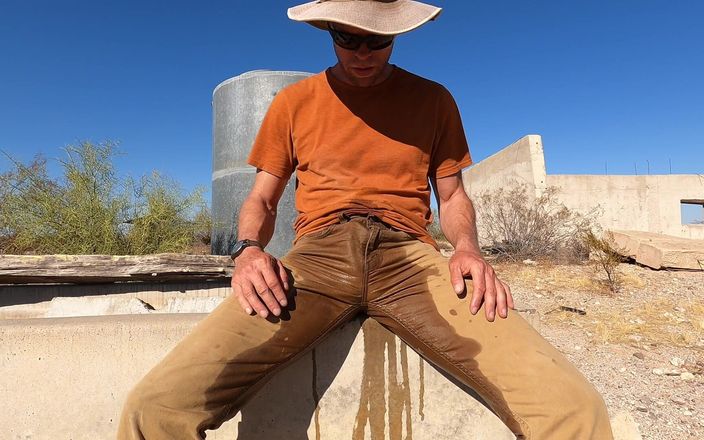 Golden Adventures: 砂漠で私の仕事のズボンを放尿