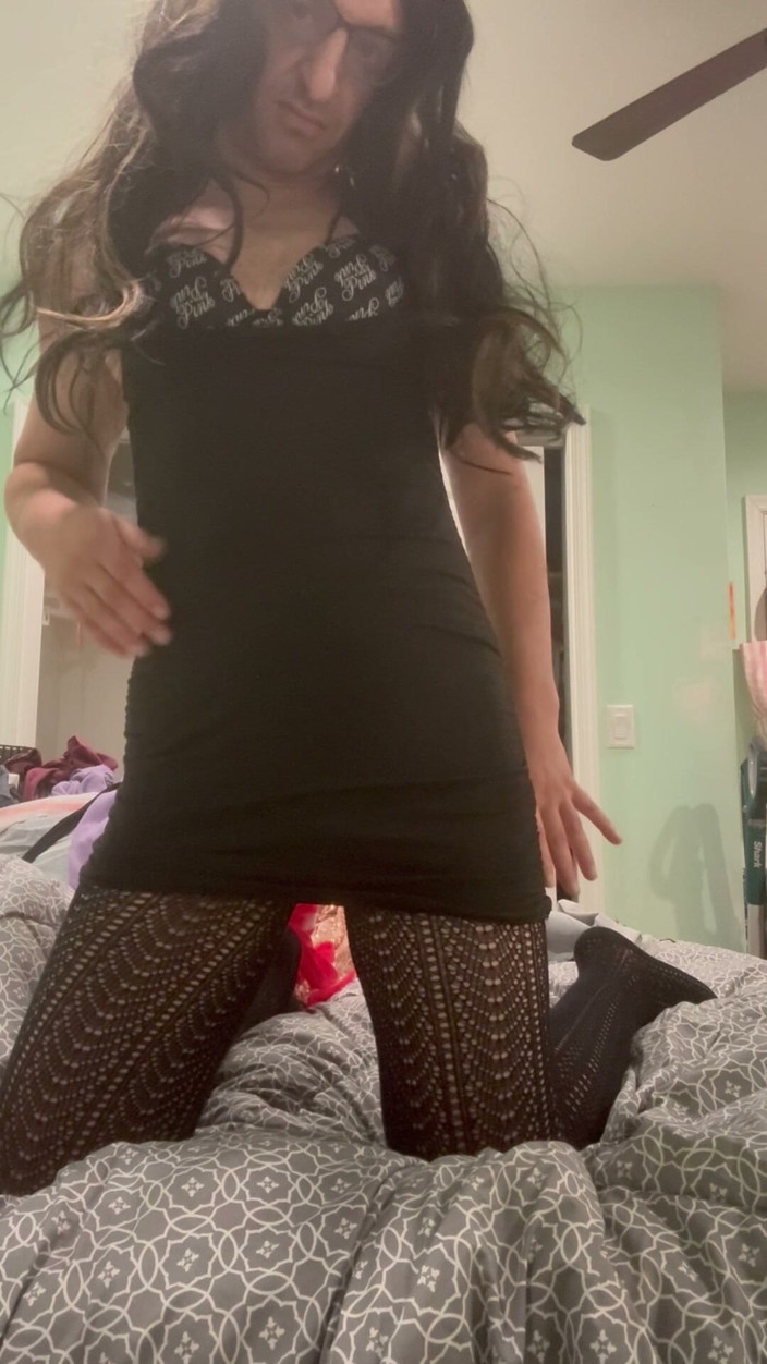 Kinky39: Sissy in Black Dress