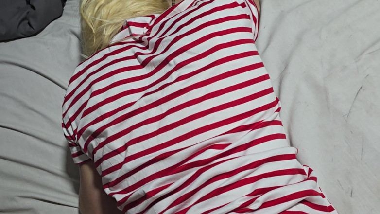 Sparowdox: 후배위에서 따먹히는 귀여운 금발