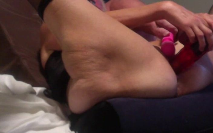 Squirting Senior: Morena milf con gafas juguetes calientes mientras mi esposo vibra...