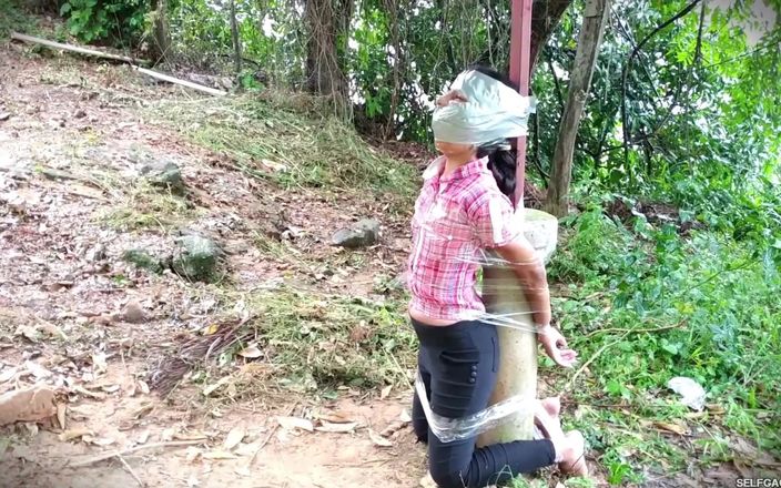 Selfgags Latina Bondage: Nancy Drew的户外束缚冒险