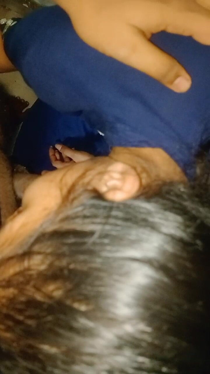 NikiRathod: 鸡巴的口交和精油按摩