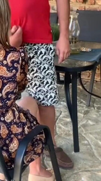 Aldatan evli kadın açık havada yarak emiyor