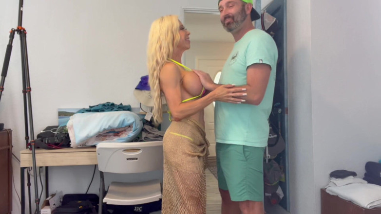Island Boy Vids: Milf Mandy Monroe recoge local de playa de vacaciones