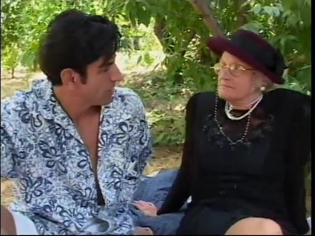Meet my Pussy: Sex-crazed granny gets slammed from behind outdoors