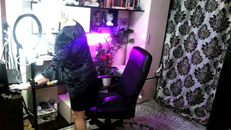 AimeeParadise: Маленька чорна сукня і мокра розтягнута пизда зрілої повії.!.