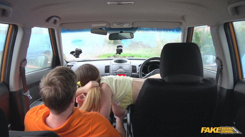 Fake Driving School: Fake driving college - die italienische studentin stella cox verführt den...