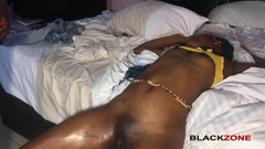 Blackzone Films: Xoa bóp cặp mông gợi cảm của cô ấy - cọ xát...