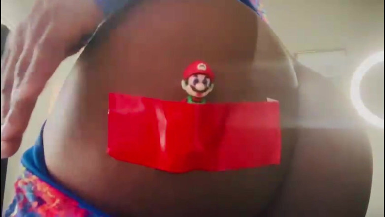 Maeling: Ex-marido amarrado a bunda gigante