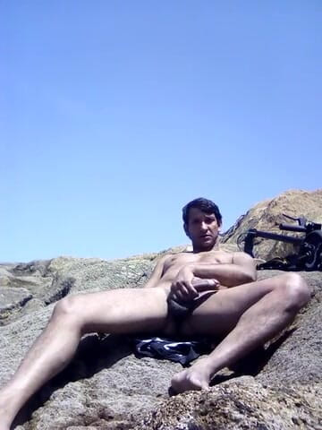 Boy top Amador: Мастурбація на пляжі