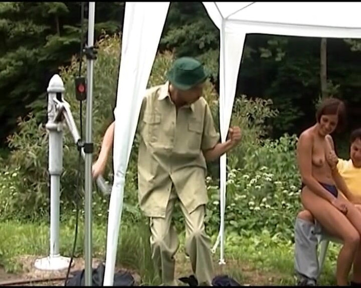 Hardcore German Club: Ona je německá holka, která má ráda ošukanou díru ve...