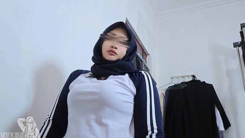 Minokiiko: He Only Want a Massage After College - Her Sister-in-law Surprised...