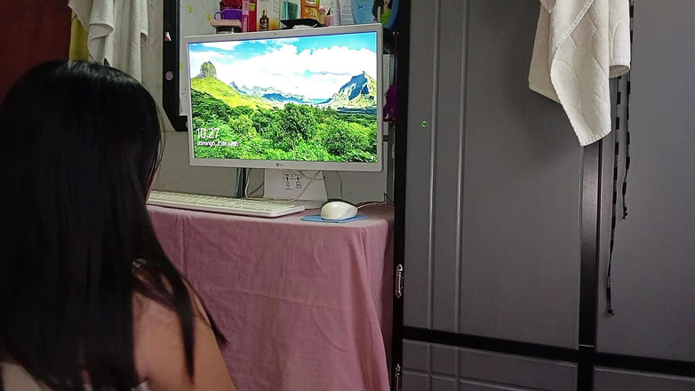 Artemisa74: POV - Probouzím svou spolubydlící s vynikajícím kouřením, nic lepšího než...