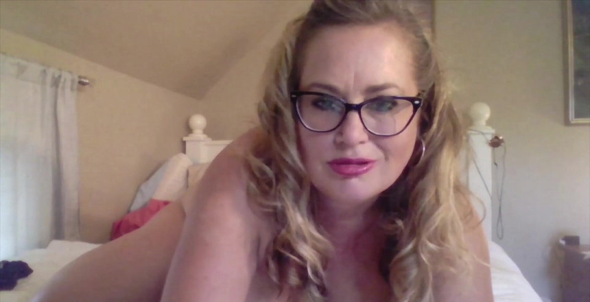 Lily Bay: Amcığımı ovmamı ve nasıl eğlendığımı duymamı izle