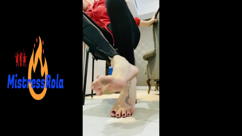 Mistressrola: Kirli ayaklar yalamak istiyor