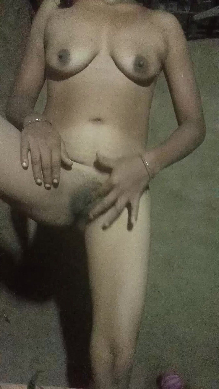 Asmita_bhil: Adik ipar cantik pakai jari di malam hari