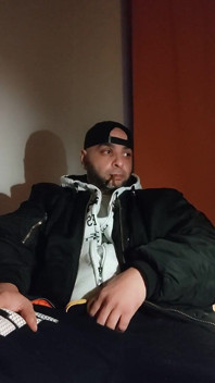 Dirtyjunkbro se nudí, hledá kamarády