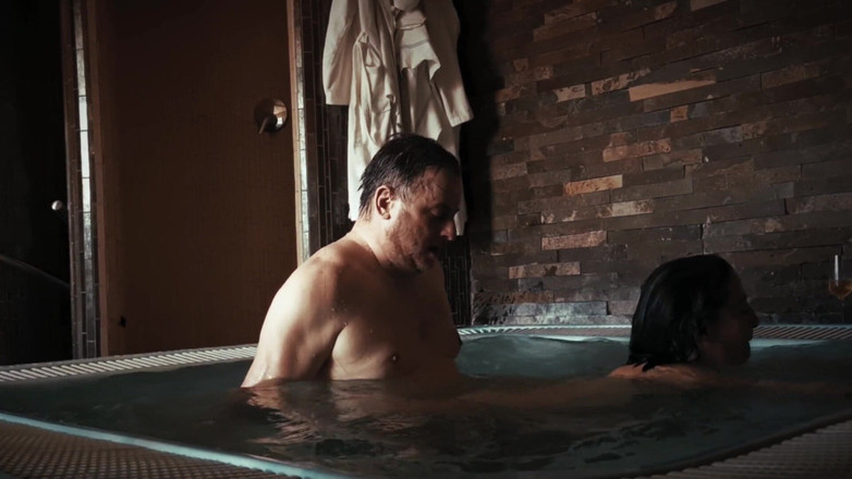 DedeDeville: Schöne geile MILF von fremden im whirlpool gefickt, retro-amateur