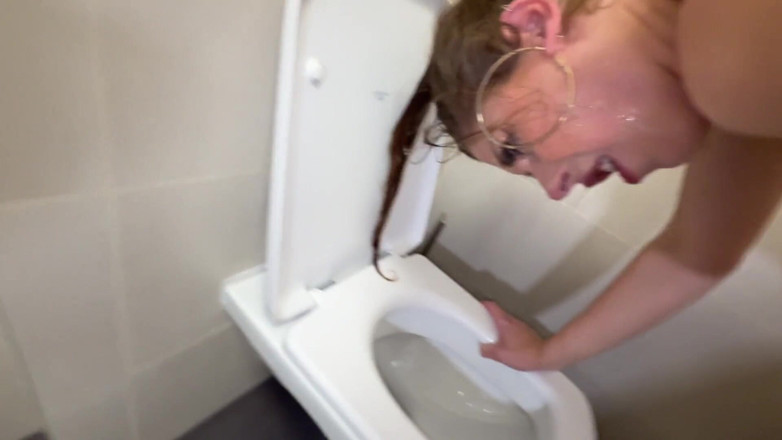 Fantom Videos: Fantom Ep. #17 - Alice Maze: Xmas Special (toilet Fun and Cum)