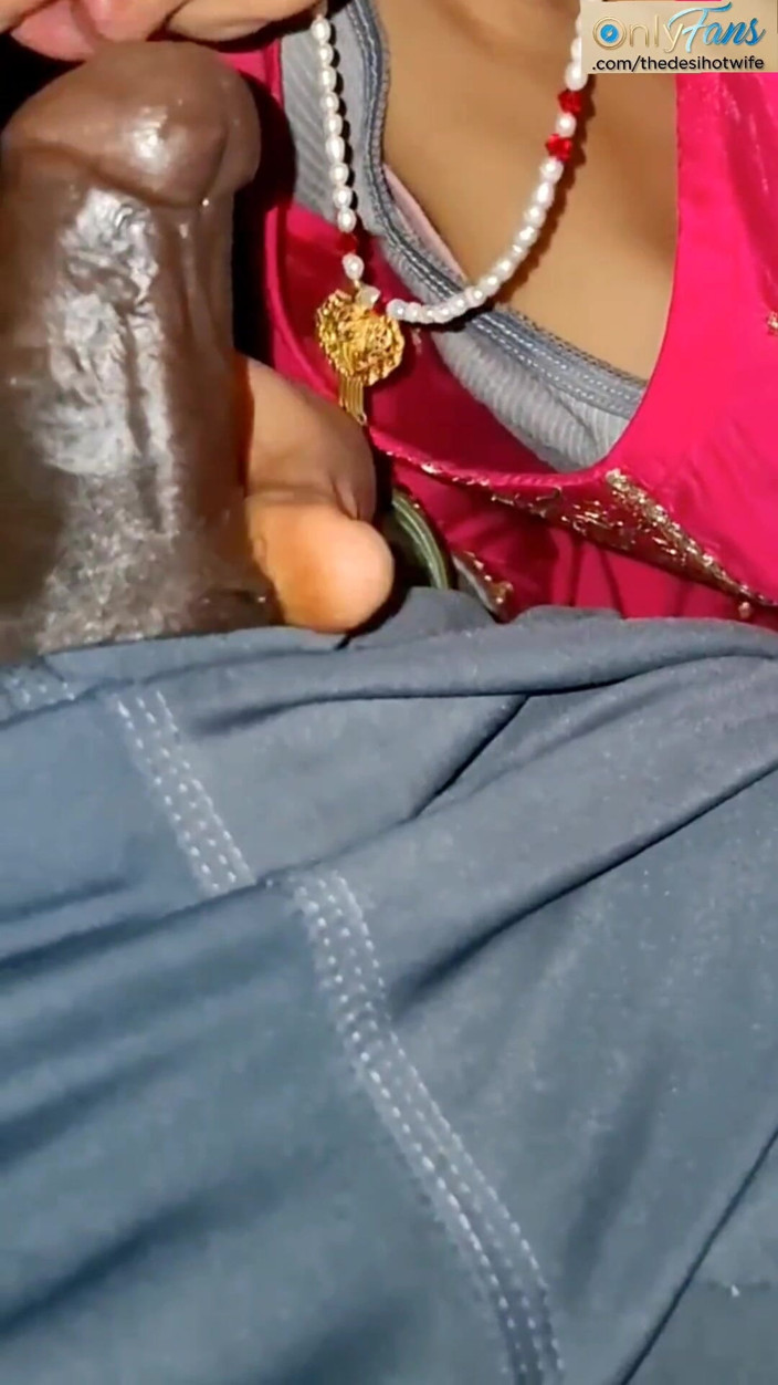 TheaDesiHotwife: Verehre die füße der göttin