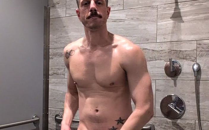KingB8er: Wenn big bro im Fitnessstudio geil wird