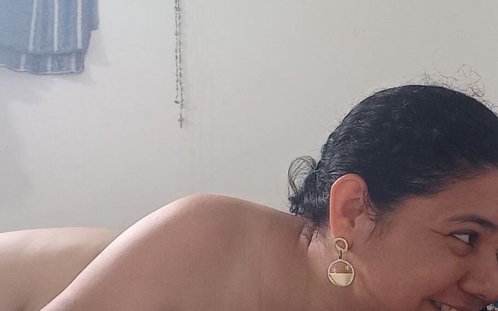 Valkyrieandluigy: Wanita dewasa sampai tenggorokan