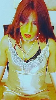 Crossdresser Panas: Berpakaian glitter, menonton pornografi dan menyentuh saya