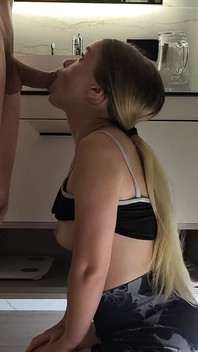 Hraní Pravdy Nebo Dare S Mojí Přítelkyní Malou Sestrou