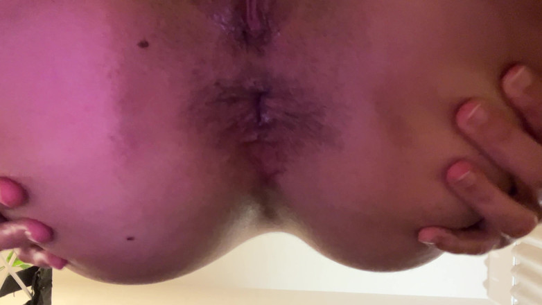 NicoleRay: Einen Sexy Arsch Mit Einölen Öffnen