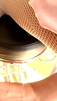 Bunny Sabrina bersedia untuk dikongkek pepeknya sebelum memancut ke seluruh badannya oleh Nick
