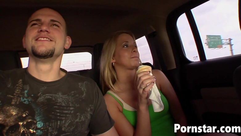 Pornstars: Sexy holka Ashley Jensen hluboko do krku