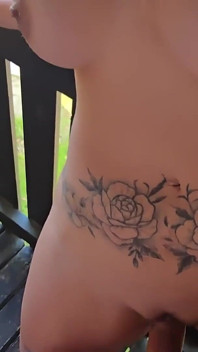 Golf otelinde halka açık seks ateşli orta yaşlı seksi kadın