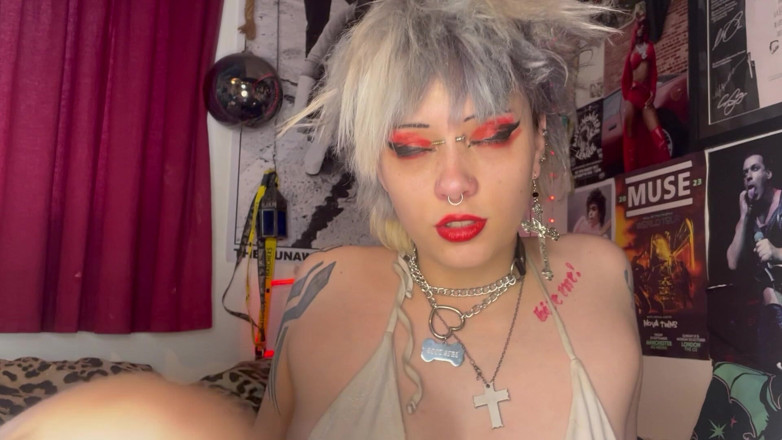 Glitterqueen1999: Tour de la bouche, fille gothique avec du rouge à lèvres...