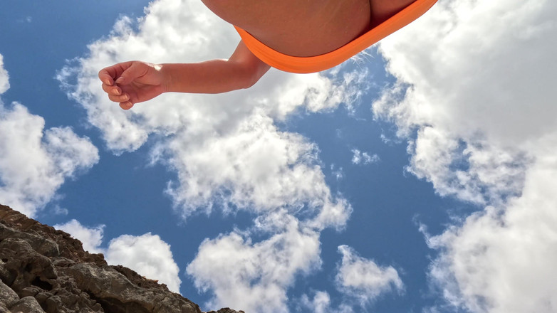 Emma Voyeur: Desperacja W Publicznej Krótkiej Sukience Dominacji