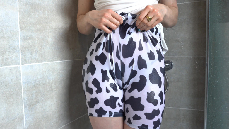 Keila Bassi: An Exclusive Gift: My Private Shower