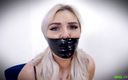 Gag Attack!: Roxee - Tegaderm-tape de mond gesnoerd